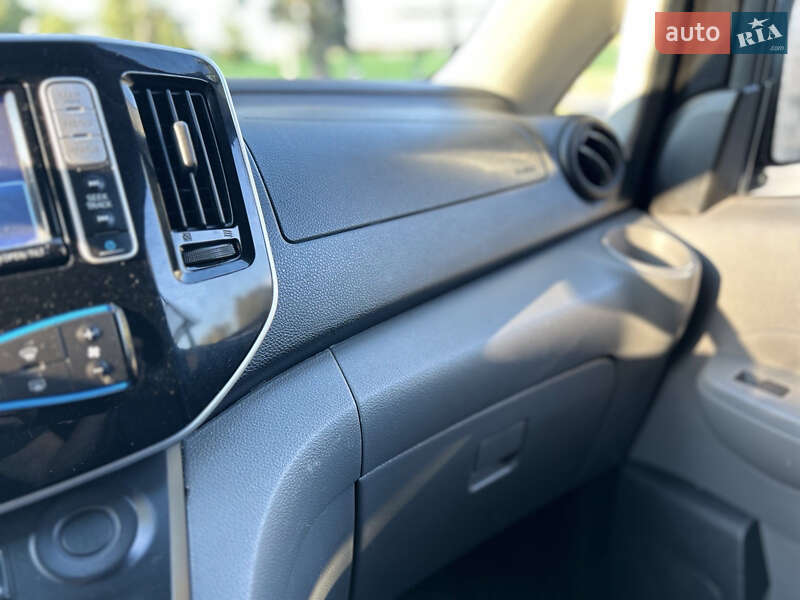 Мінівен Nissan e-NV200 2015 в Мурованих Курилівцях