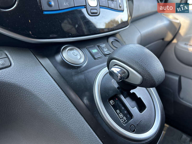 Мінівен Nissan e-NV200 2015 в Мурованих Курилівцях