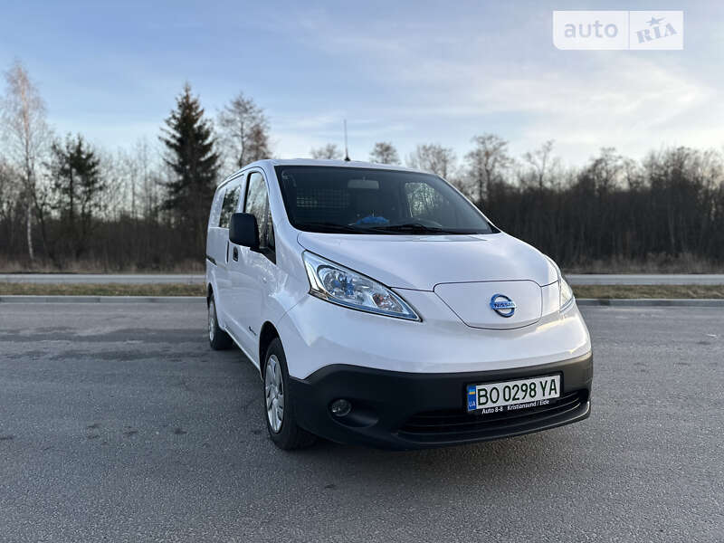 Вантажний фургон Nissan e-NV200 2017 в Тернополі