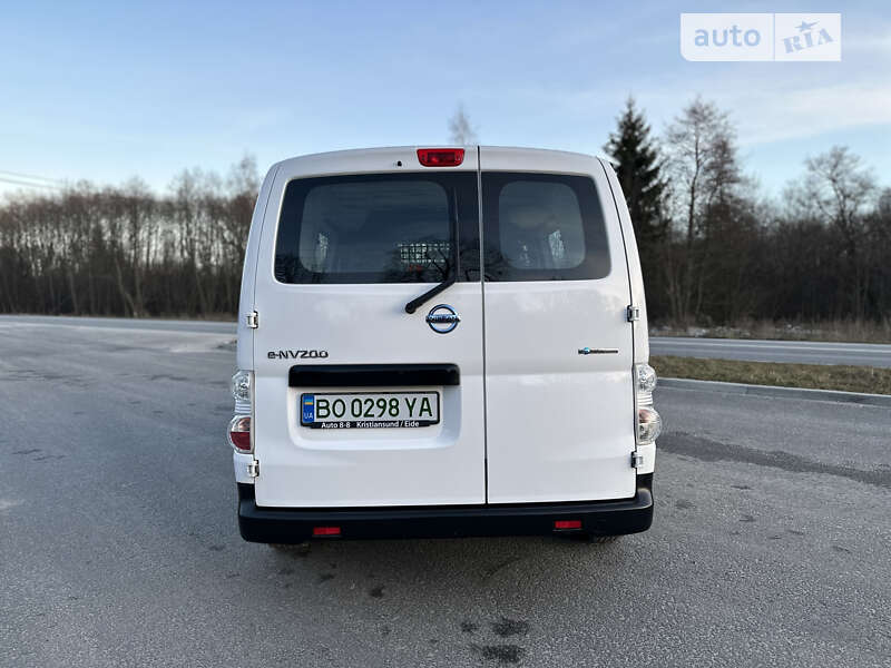 Вантажний фургон Nissan e-NV200 2017 в Тернополі