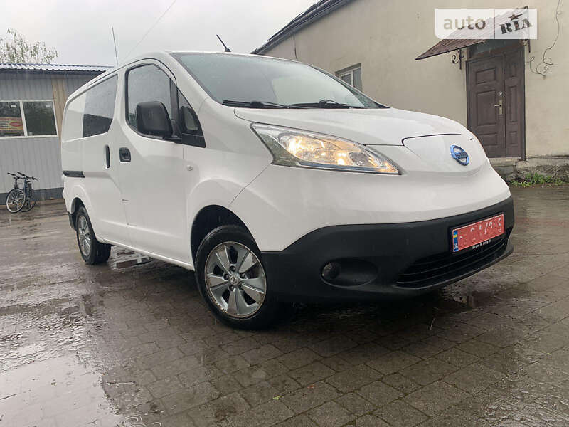 Вантажний фургон Nissan e-NV200 2015 в Надвірній