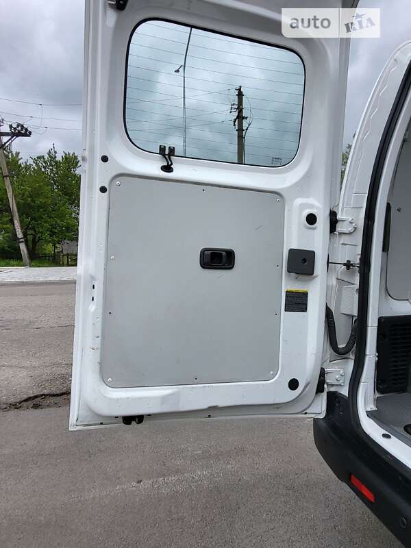 Грузовой фургон Nissan e-NV200 2017 в Запорожье