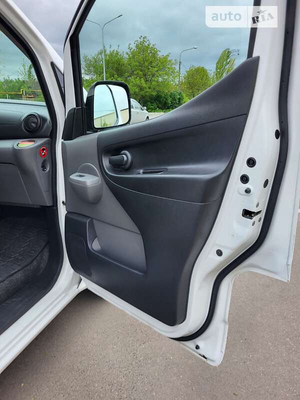 Грузовой фургон Nissan e-NV200 2017 в Запорожье