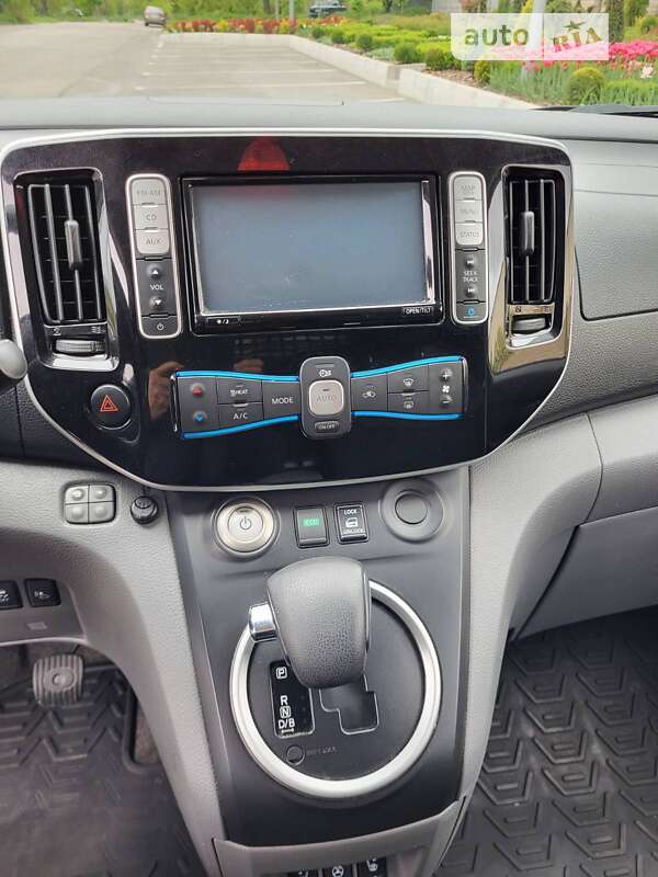 Грузовой фургон Nissan e-NV200 2017 в Запорожье
