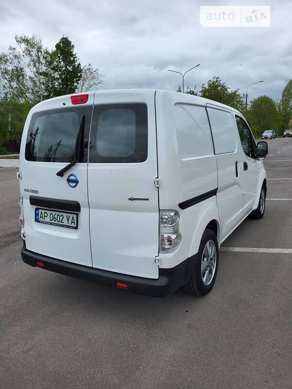 Грузовой фургон Nissan e-NV200 2017 в Запорожье