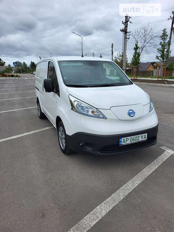 Грузовой фургон Nissan e-NV200 2017 в Запорожье