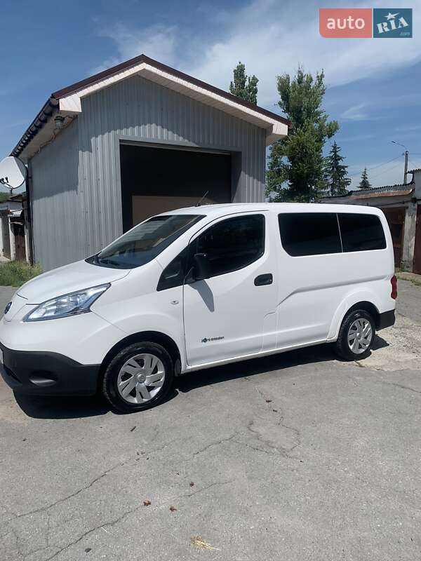 Мінівен Nissan e-NV200 2014 в Житомирі