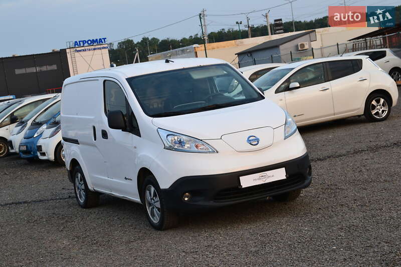 Вантажний фургон Nissan e-NV200 2015 в Луцьку