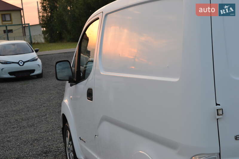 Вантажний фургон Nissan e-NV200 2015 в Луцьку