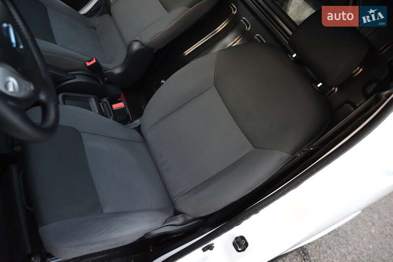 Вантажний фургон Nissan e-NV200 2015 в Луцьку