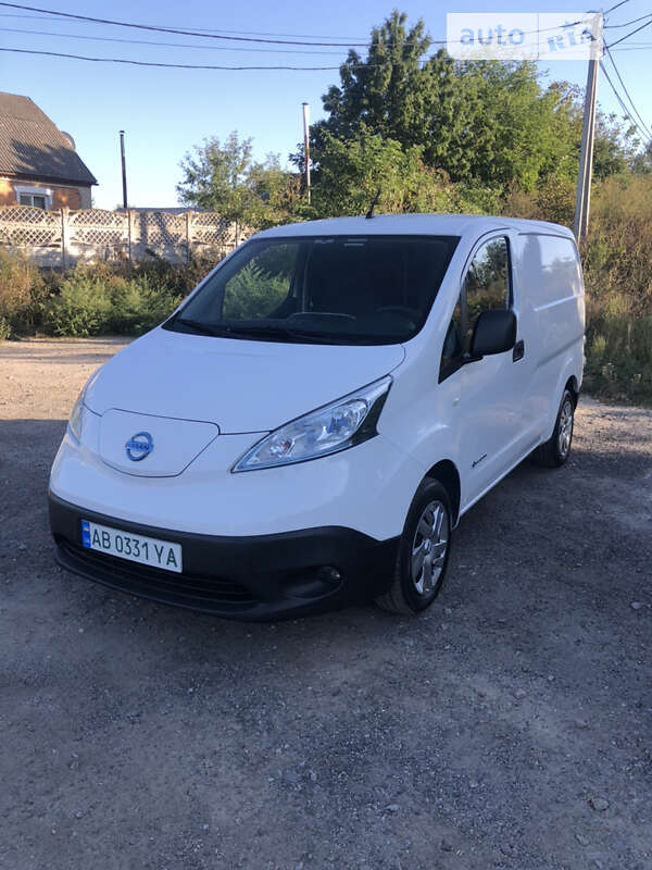 Вантажний фургон Nissan e-NV200 2016 в Вінниці