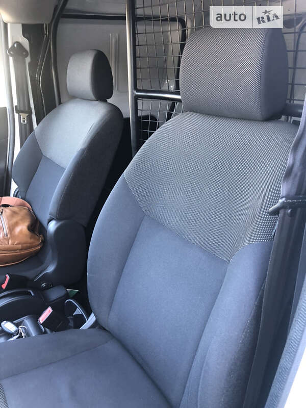 Вантажний фургон Nissan e-NV200 2016 в Вінниці