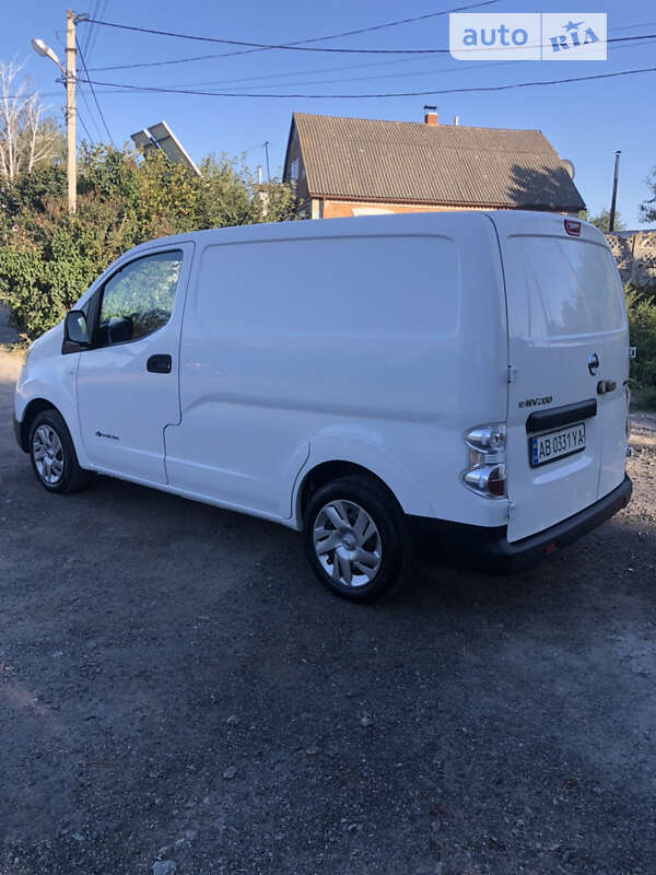 Вантажний фургон Nissan e-NV200 2016 в Вінниці