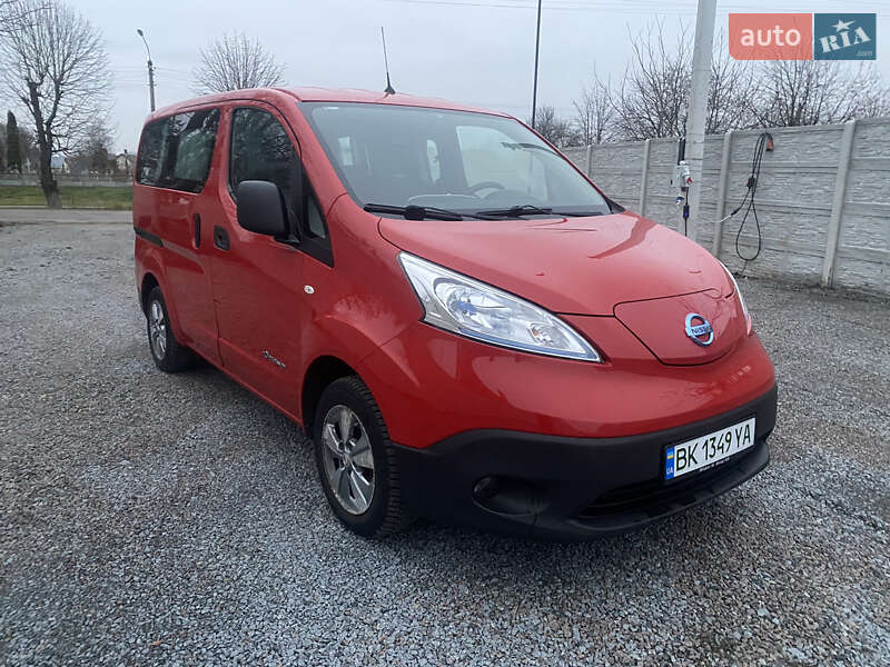 Мінівен Nissan e-NV200 2018 в Дубні