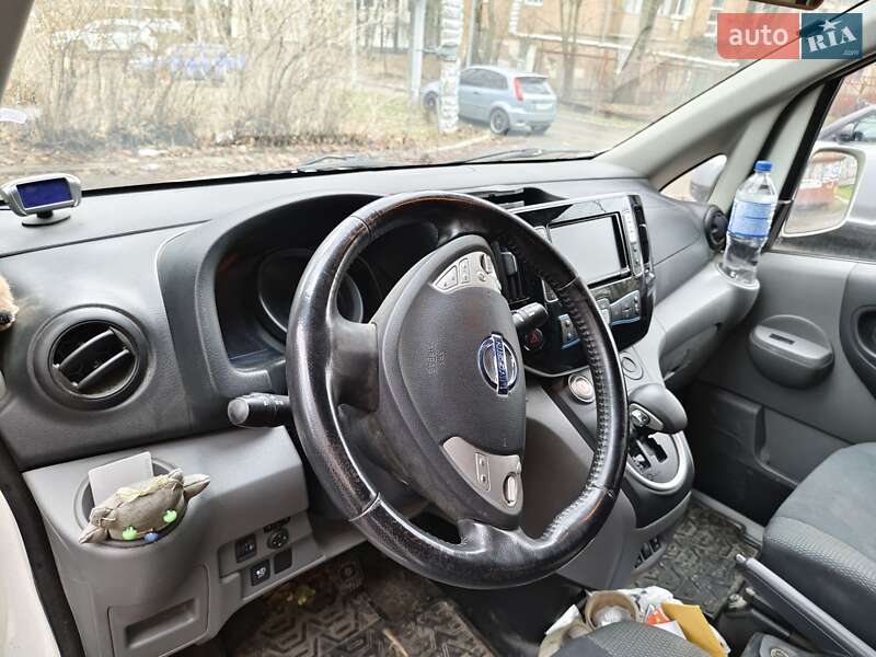 Мінівен Nissan e-NV200 2015 в Дніпрі