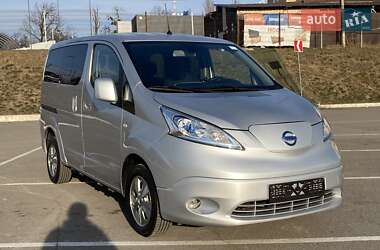 Минивэн Nissan e-NV200 2018 в 
