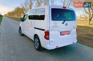 Минивэн Nissan e-NV200 2019 в 