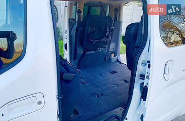 Минивэн Nissan e-NV200 2019 в 