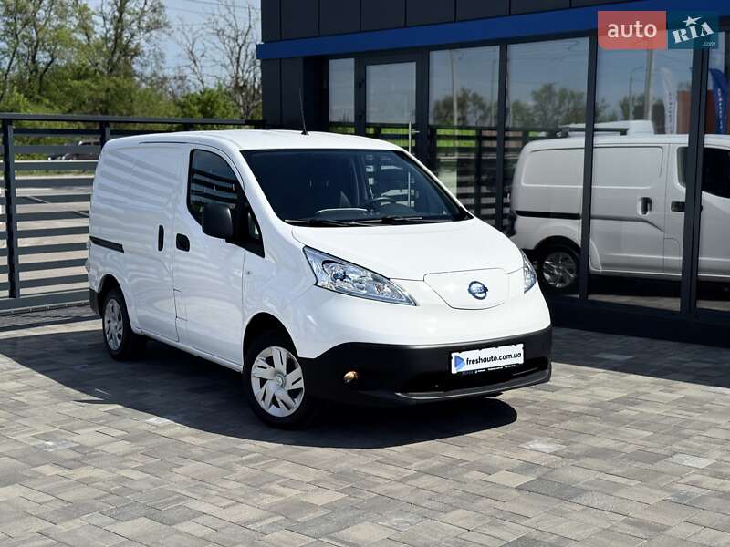 Грузовой фургон Nissan e-NV200 2019 в 