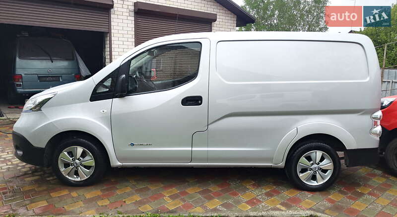 Грузовой фургон Nissan e-NV200 2019 в Новых Санжарах