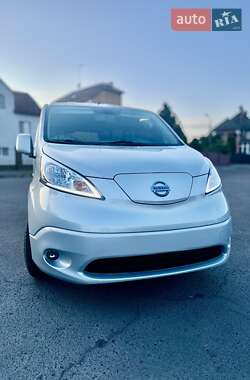 Минивэн Nissan e-NV200 2019 в 