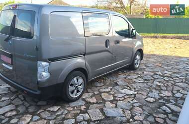 Грузовой фургон Nissan e-NV200 2019 в 