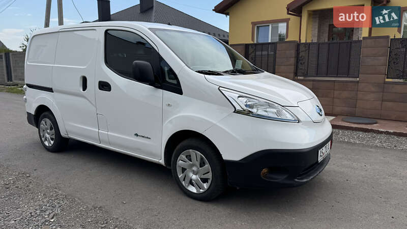 Грузовой фургон Nissan e-NV200 2020 в Ужгороде