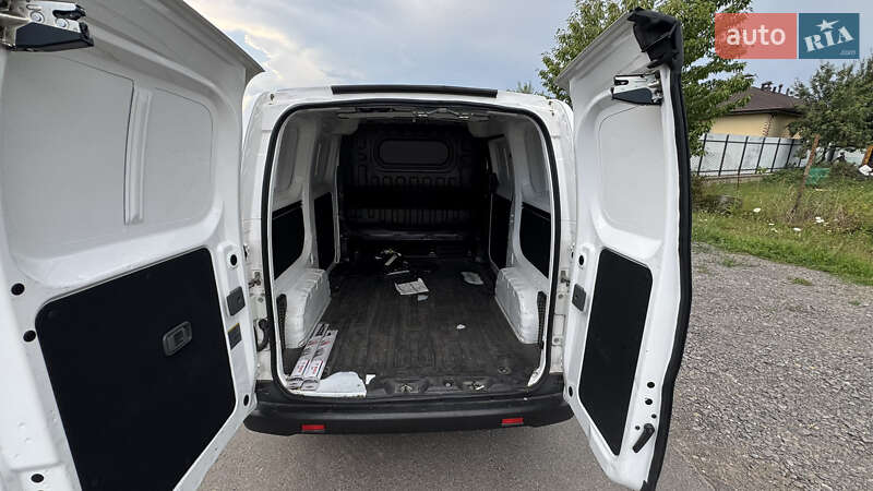 Грузовой фургон Nissan e-NV200 2020 в Ужгороде