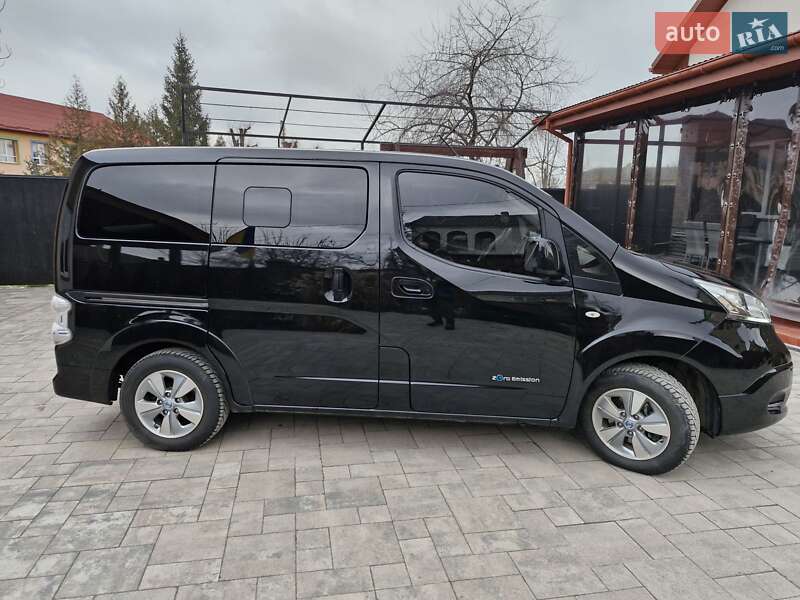 Минивэн Nissan e-NV200 2015 в Ровно