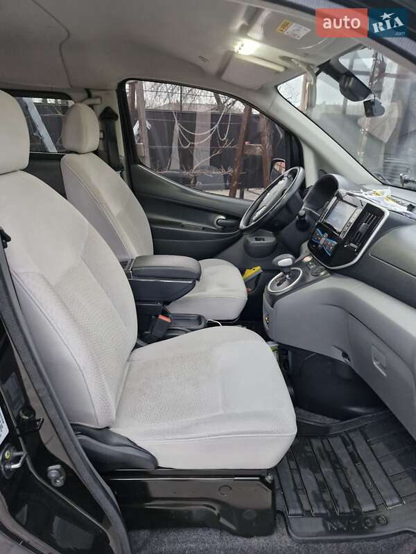 Минивэн Nissan e-NV200 2015 в Ровно