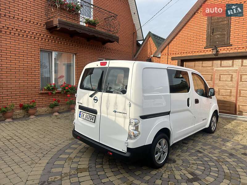 Грузовой фургон Nissan e-NV200 2018 в Хмельницком