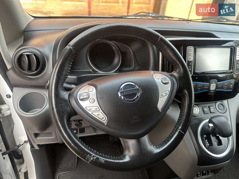Грузовой фургон Nissan e-NV200 2018 в Хмельницком