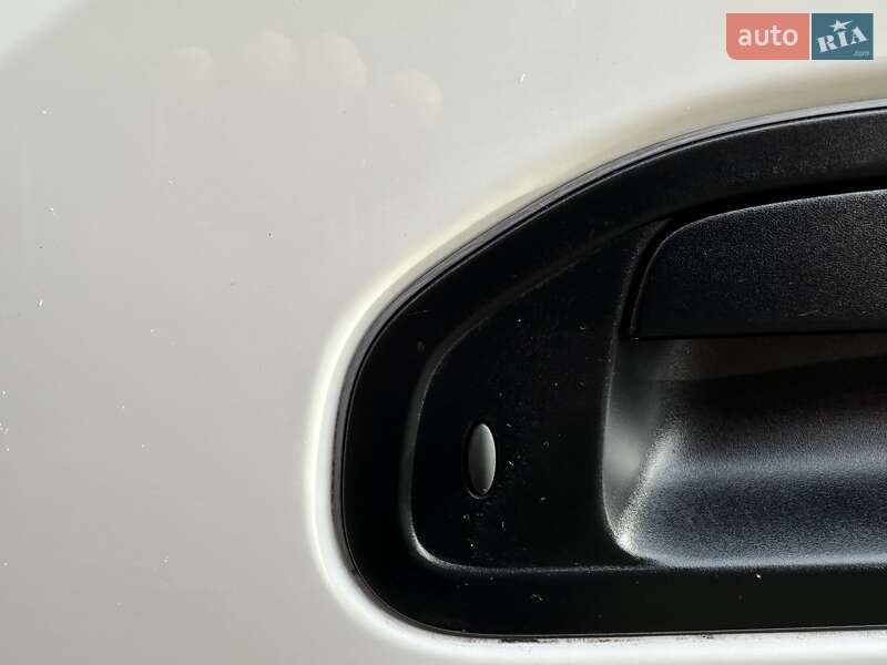 Грузовой фургон Nissan e-NV200 2018 в Хмельницком