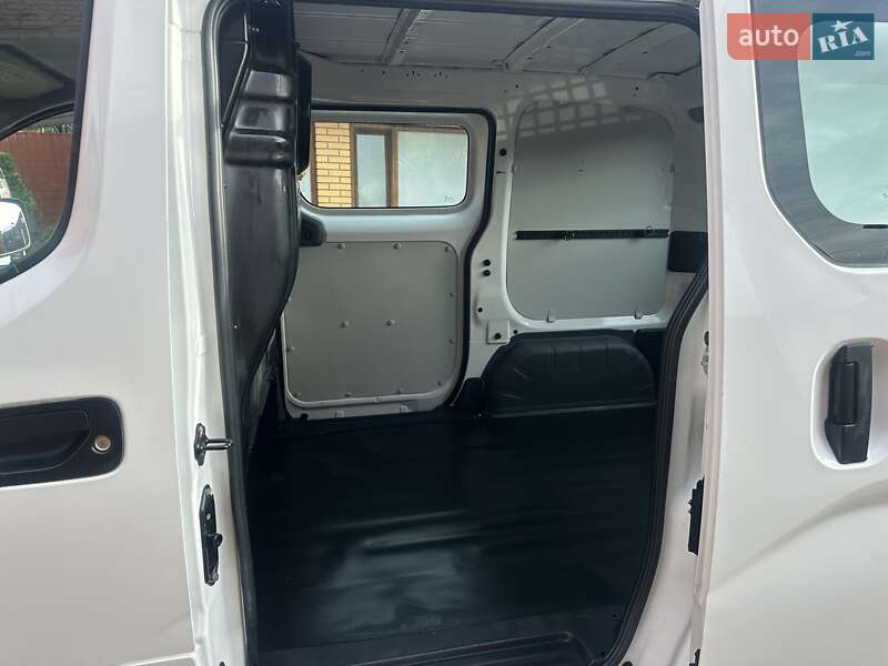 Грузовой фургон Nissan e-NV200 2018 в Хмельницком