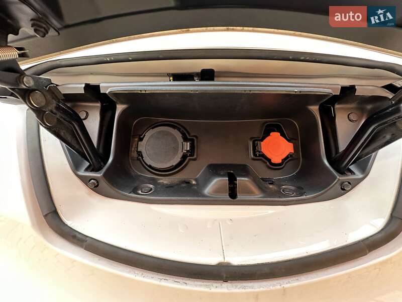 Грузовой фургон Nissan e-NV200 2018 в Хмельницком