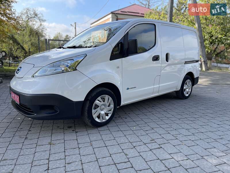 Грузовой фургон Nissan e-NV200 2019 в Хмельницком
