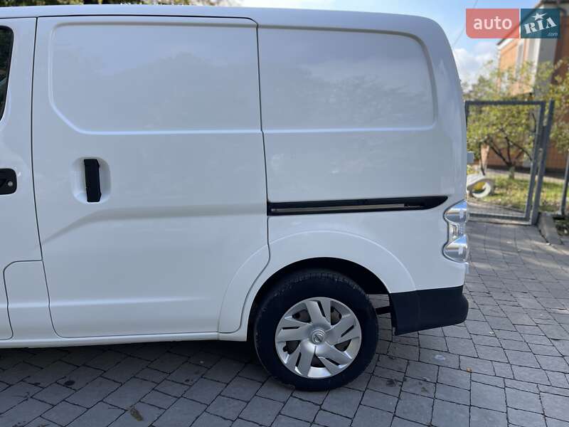 Грузовой фургон Nissan e-NV200 2019 в Хмельницком