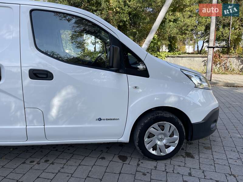 Грузовой фургон Nissan e-NV200 2019 в Хмельницком