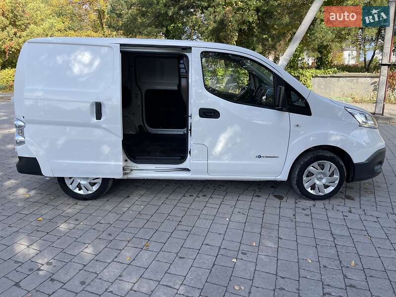 Грузовой фургон Nissan e-NV200 2019 в Хмельницком