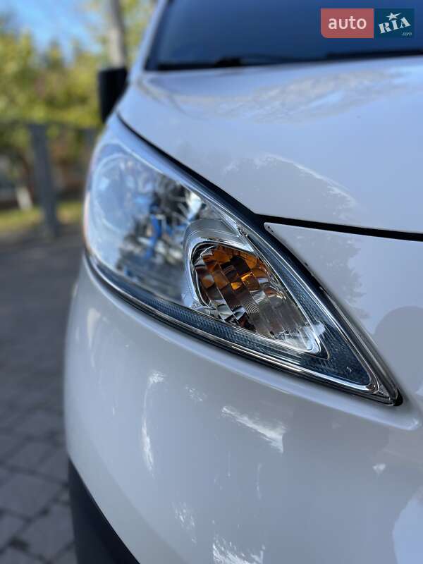 Грузовой фургон Nissan e-NV200 2019 в Хмельницком