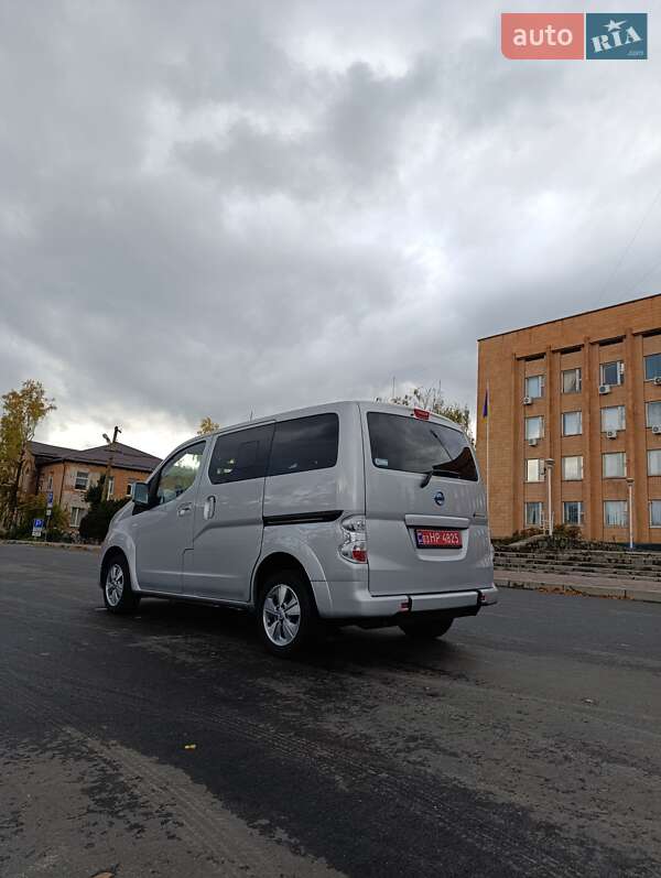Мінівен Nissan e-NV200 2018 в Семенівці
