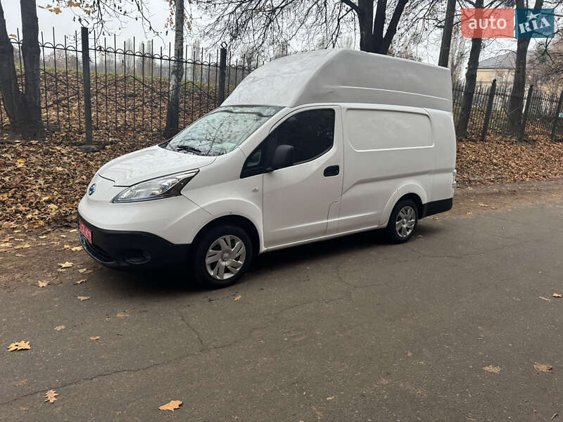 Грузопассажирский фургон Nissan e-NV200 2019 в Киеве
