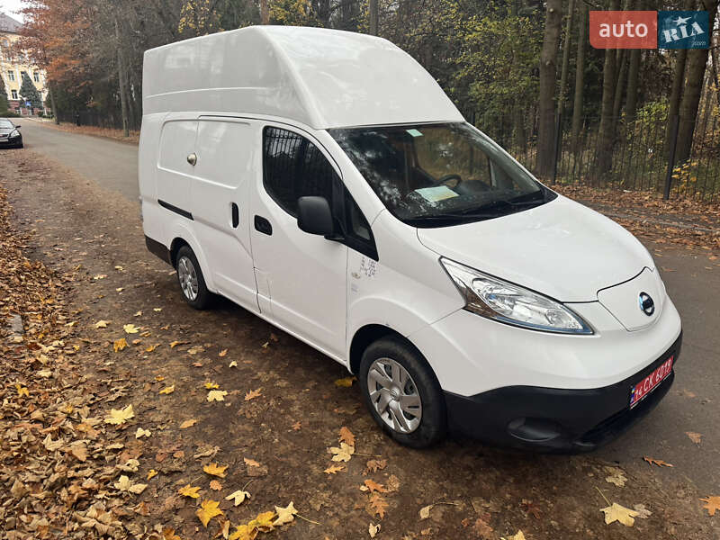 Грузопассажирский фургон Nissan e-NV200 2019 в Киеве