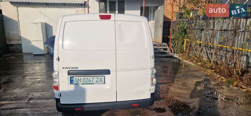 Грузовой фургон Nissan e-NV200 2014 в Житомире