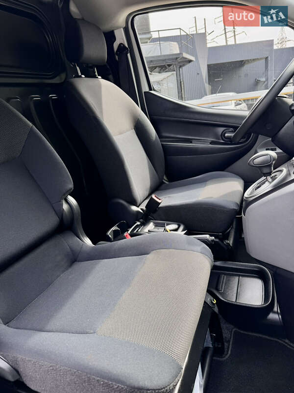 Грузовой фургон Nissan e-NV200 2020 в Ужгороде