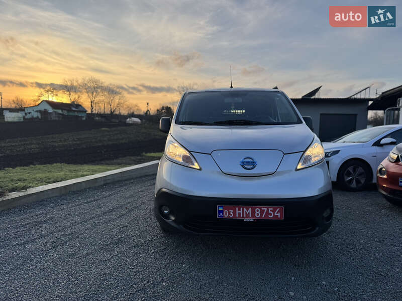 Грузовой фургон Nissan e-NV200 2019 в Ровно