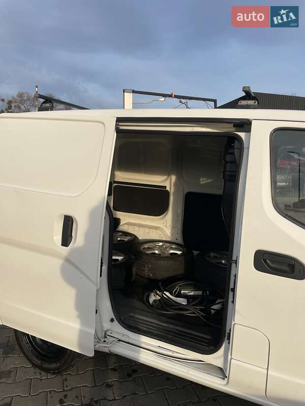 Грузовой фургон Nissan e-NV200 2015 в Киеве