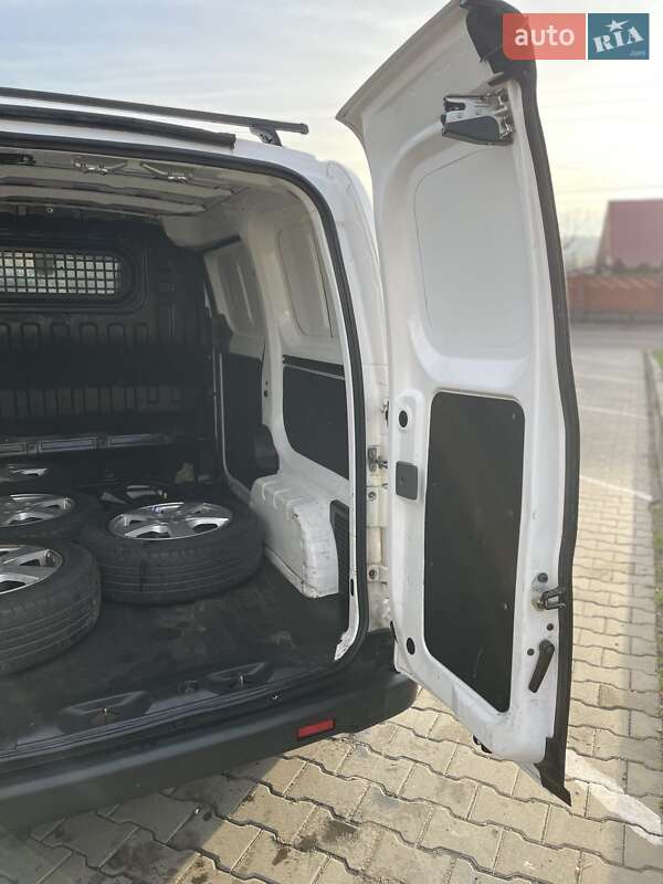 Грузовой фургон Nissan e-NV200 2015 в Киеве