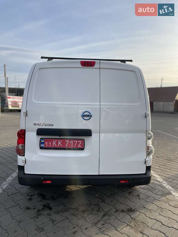 Грузовой фургон Nissan e-NV200 2015 в Киеве