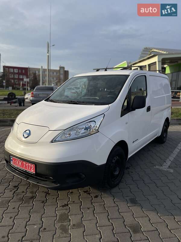 Грузовой фургон Nissan e-NV200 2015 в Киеве